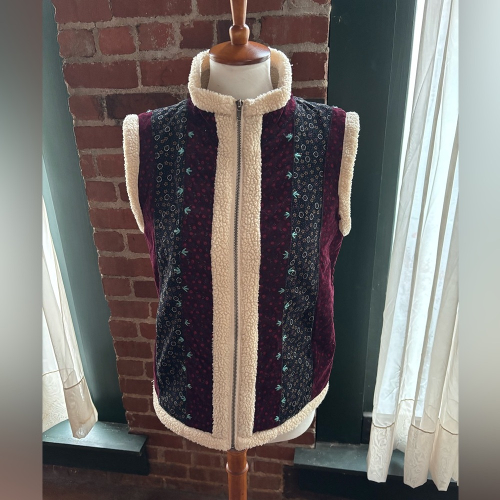 Kimchi & Blue - Floral Patterned Vest with Sherpa Lining, embroidery